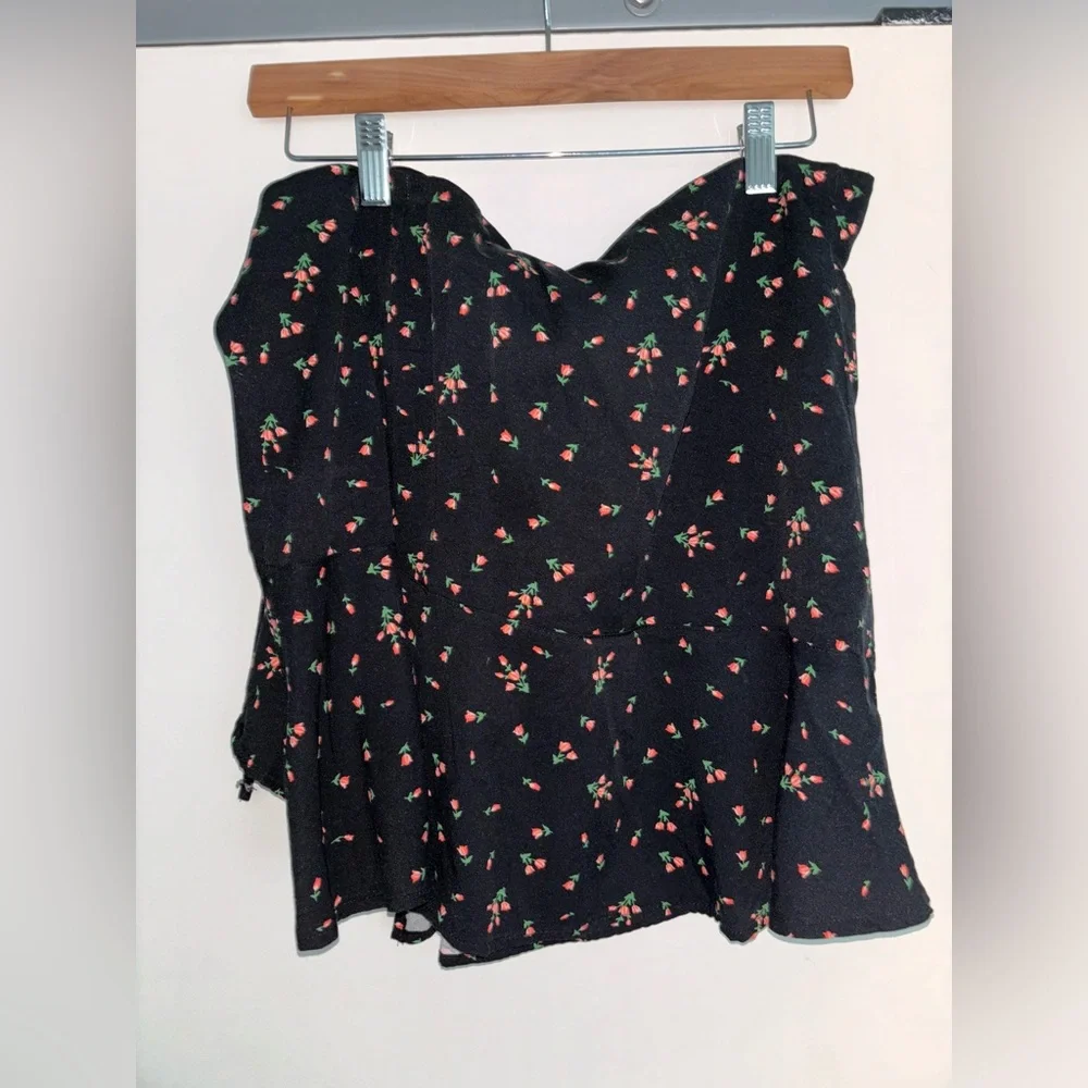 Red Rosebud skirt in black - Picture 3 of 6